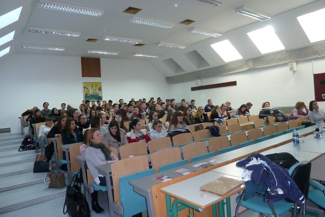 dijaki zaključnega letnika SGLVŠ